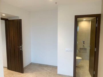 Room in 2 BHK Apartment at Hiranandani Highland, Powai – for Rent