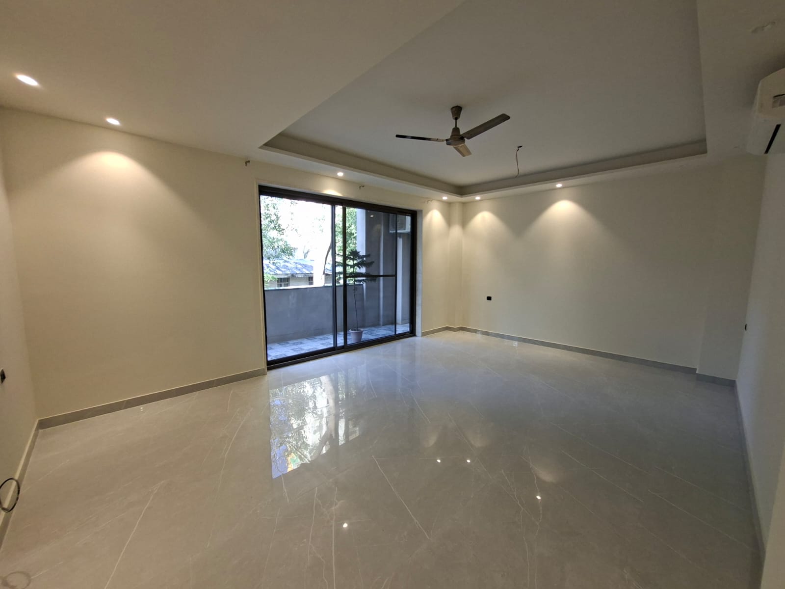 3 BHK + Servant Room Builder Floor For Rent in Unitech South City II