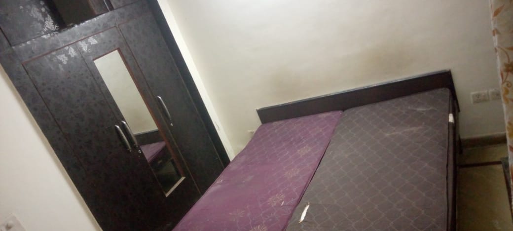 3 BHK + Servant Room Apartment For Rent in Unitech Fresco