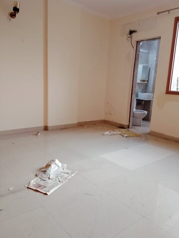 Room in 3 BHK Apartment at Vasant Kunj – for Rent