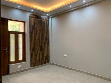 Room in 3 BHK Builder Floor at Faridabad Central – for Sale