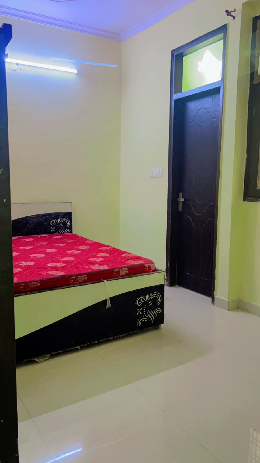 3 BHK + Pooja Room,Extra Room Apartment For Rent in Paramount Golfforeste
