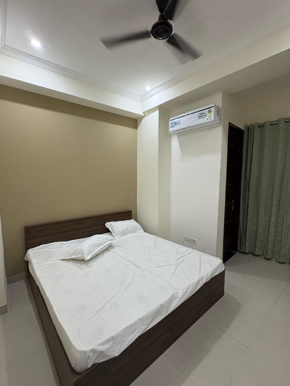 3 BHK + Servant Room Apartment For Rent in Orchid Island