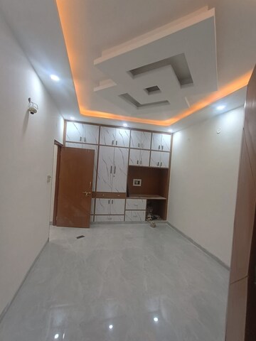 Room in 3 BHK Apartment at Sector 7 Dwarka – for Sale