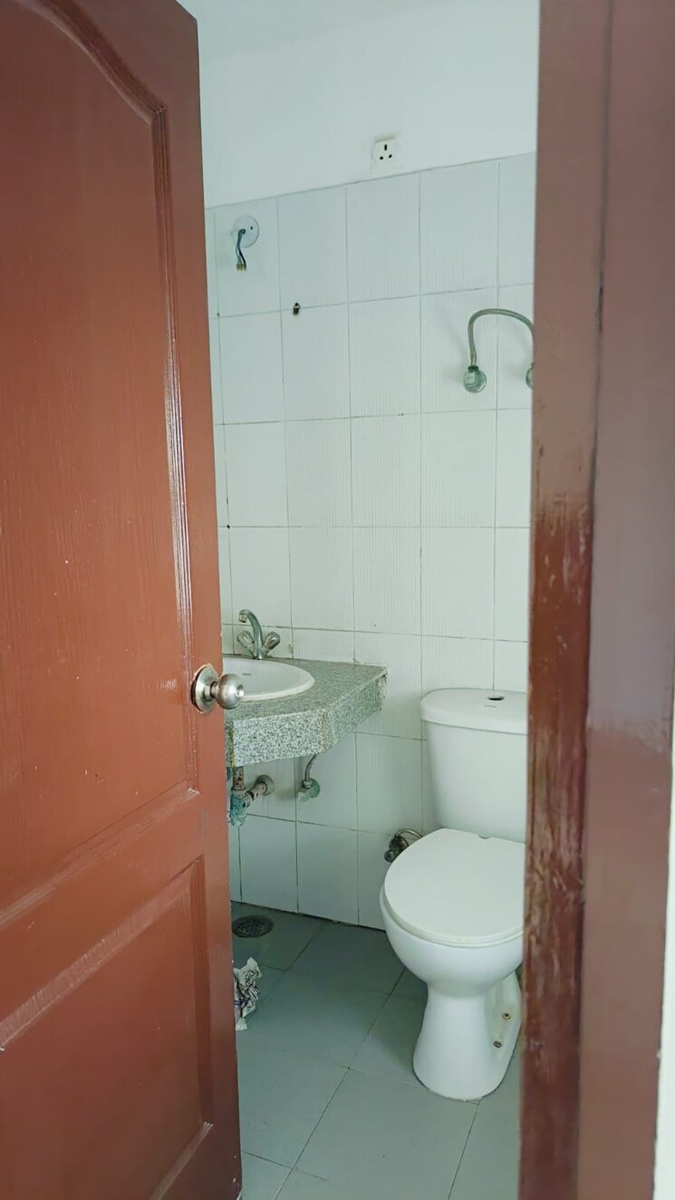 Bathroom, klj-greens 3 Bedroom 902 Sq.Ft. Apartment In Sector 77 Faridabad 8600584