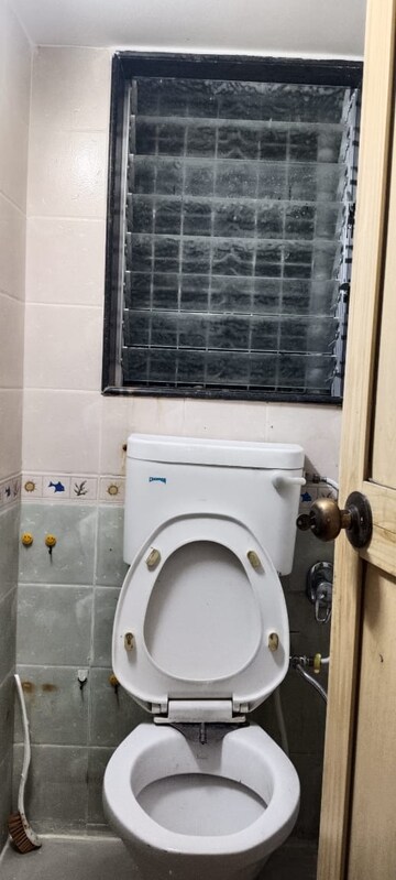 Bathroom in 1.5 BHK Apartment at Shree Pooja CHS Prabhadevi, Prabhadevi – for Rent