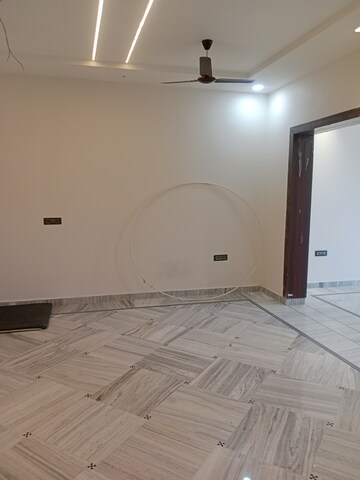 3 BHK Builder Floor For Rent in Sector 18