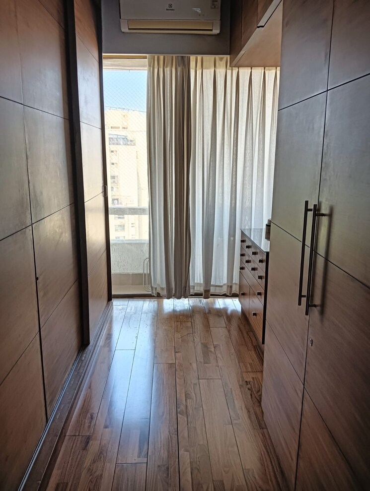 Balcony, oberoi-realty-sky-heights 6 Bedroom 5000 Sq.Ft. Apartment In Andheri West Mumbai 8600641