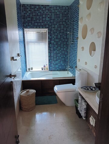 Master Bedroom in 6 BHK Apartment at Oberoi Realty Sky Heights, Andheri West – for Sale