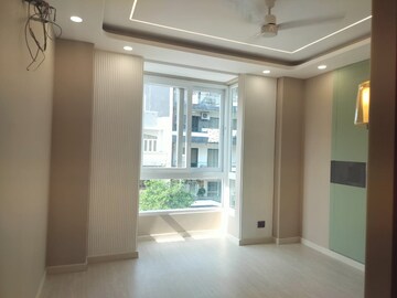 Room in 3 BHK Builder Floor at Vipul World Floors, Sector 48 – for Rent