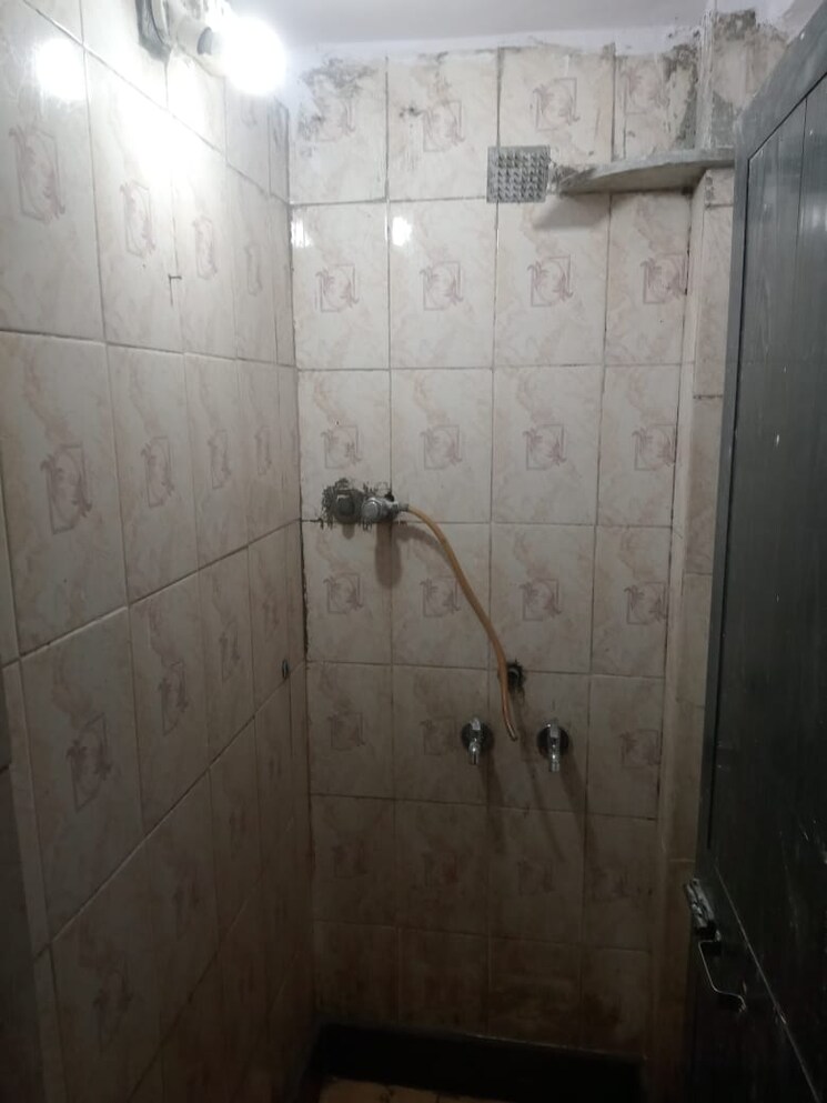Bathroom, airoli sector 3 1 Bedroom 900 Sq.Ft. Independent House In Airoli Sector 3 Navi Mumbai 8600481