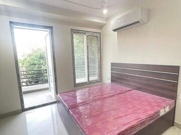 Room in 3 BHK Builder Floor at Ansal Sushant Apartments, Sushant Lok I – for Rent