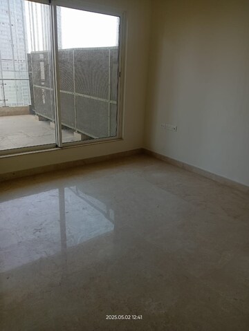 Room in 3 BHK Apartment at Indiabulls Sky Forest, Lower Parel – for Rent