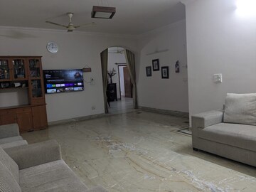 Parking in 3 BHK Builder Floor at Unitech South City II, Sector 50 – for Rent