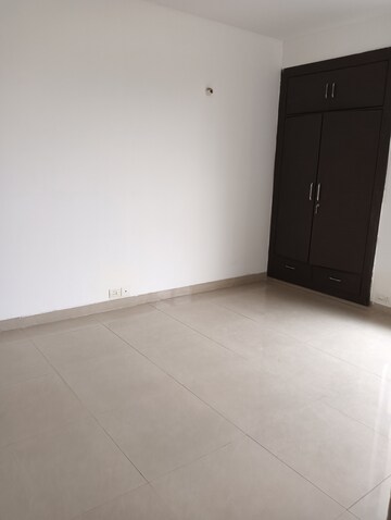 Room in 1 BHK Apartment at Ansal Sushant Estate, Sector 52 – for Rent