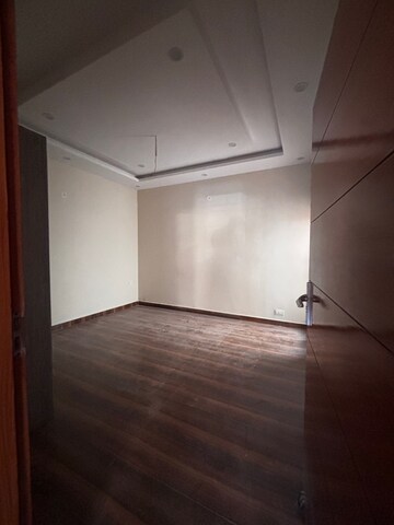 Room in 4 BHK Independent House at Panditwari – for Sale
