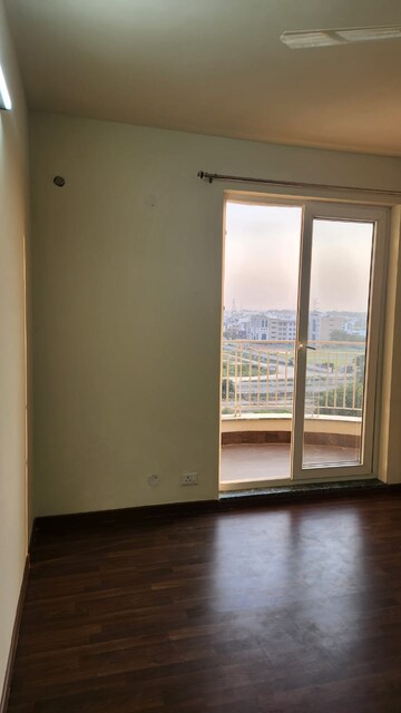 Room in 2 BHK Apartment at BPTP Discovery Park, Sector 80 – for Rent