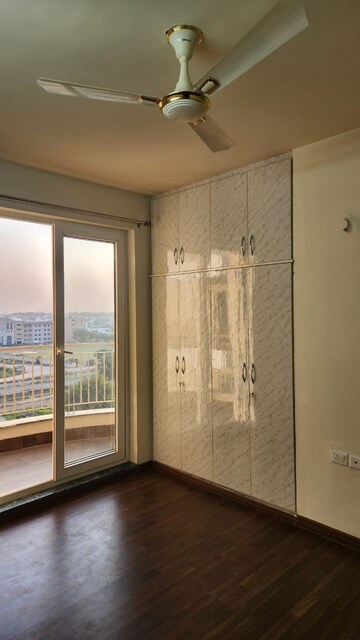 Room in 2 BHK Apartment at BPTP Discovery Park, Sector 80 – for Rent