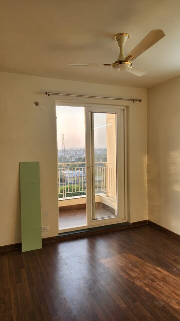 Room in 2 BHK Apartment at BPTP Discovery Park, Sector 80 – for Rent