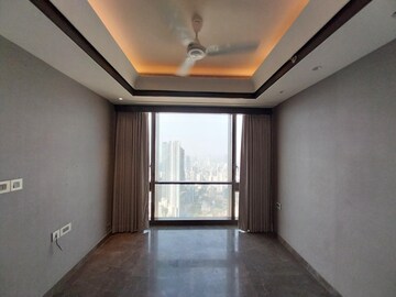 Room in 5 BHK Apartment at Lodha Trump Tower, Worli – for Rent