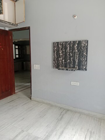 Room in 3 BHK Builder Floor at Sector 18 – for Rent