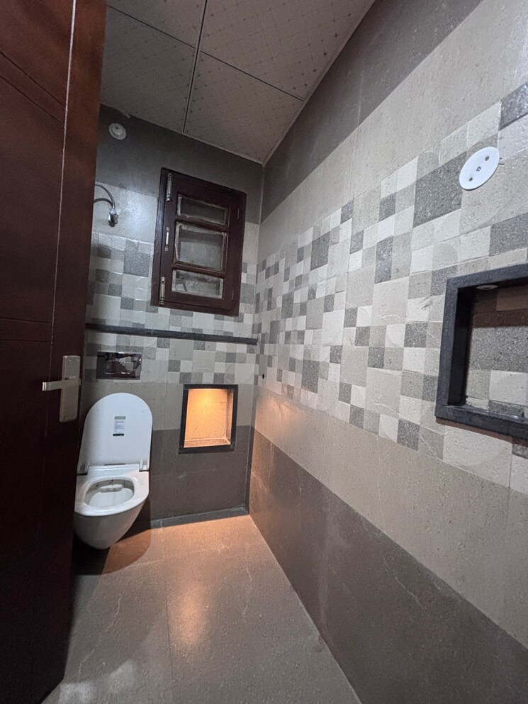 Bathroom, vijay park 3 Bedroom 1800 Sq.Ft. Builder Floor In Vijay Park Dehradun 8189693