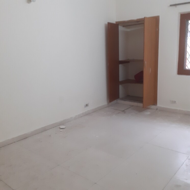 Room, sector 47 2 Bedroom 1800 Sq.Ft. Villa In Sector 47 Noida 8600875