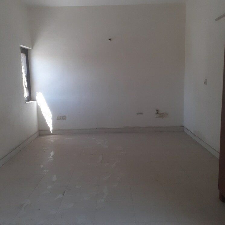 Room, sector 47 2 Bedroom 1800 Sq.Ft. Villa In Sector 47 Noida 8600875