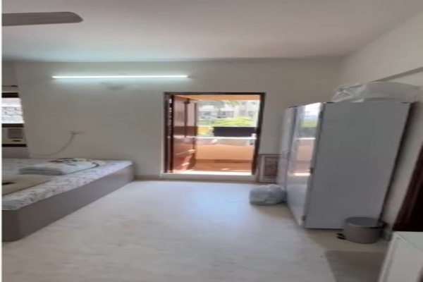 2 BHK + Pooja Room Apartment For Rent in Juhu Tara Road