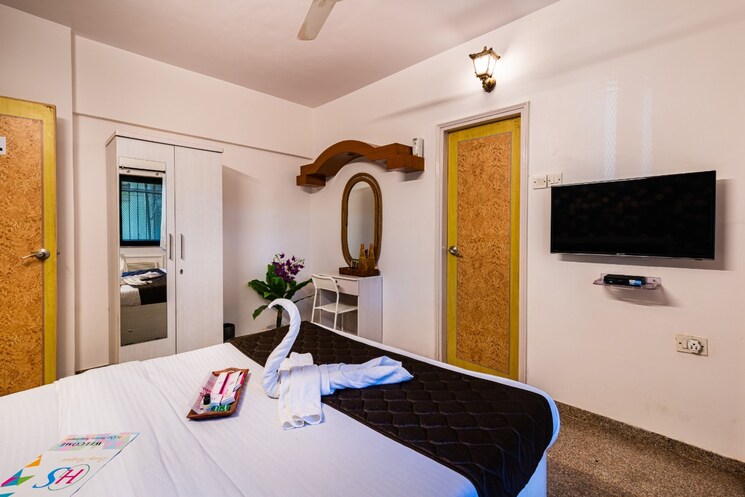 Bedroom, lalani-valentine-apartment 4 Bedroom 2025 Sq.Ft. Independent House In Malad East Mumbai 8600948