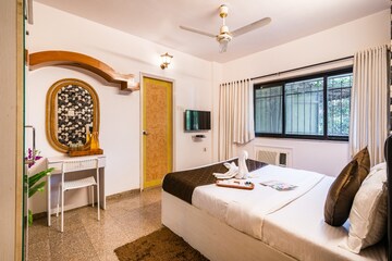 Bedroom in 4 BHK Independent House at Lalani Valentine Apartment, Malad East – for Sale
