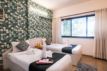 Bedroom in 4 BHK Independent House at Lalani Valentine Apartment, Malad East – for Sale
