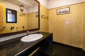Bathroom in 4 BHK Independent House at Lalani Valentine Apartment, Malad East – for Sale