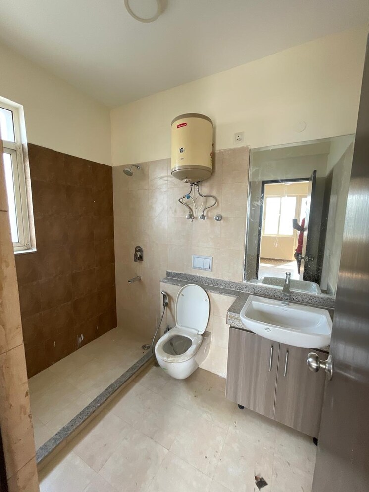 Bathroom, m3m-woodshire 4 Bedroom 2748 Sq.Ft. Apartment In Sector 107 Gurgaon 8600886