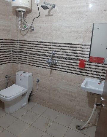 Bathroom in 1 BHK Builder Floor at Sector 40 – for Rent
