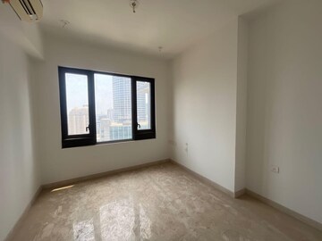 Room in 5 BHK Apartment at Lodha The Park, Worli – for Rent