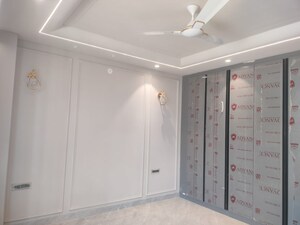 Room in 4 BHK Builder Floor at Ansal API Versalia, Sector 67a – for Sale