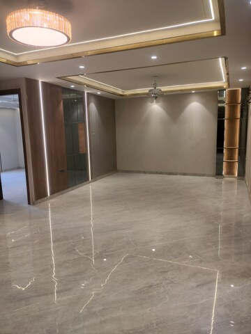 Room in 4 BHK Builder Floor at Ansal API Versalia, Sector 67a – for Sale