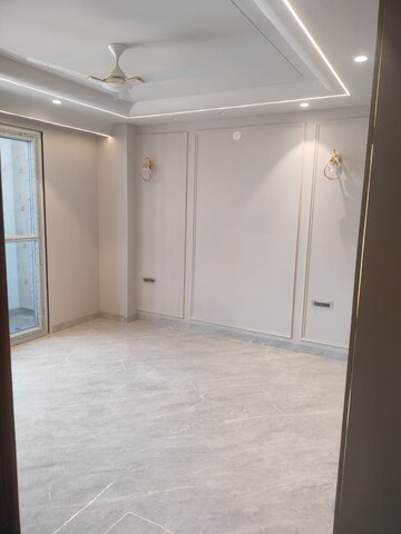 Room in 4 BHK Builder Floor at Ansal API Versalia, Sector 67a – for Sale