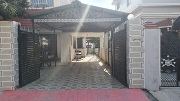 Parking in 2 BHK Builder Floor at Gms Road – for Rent
