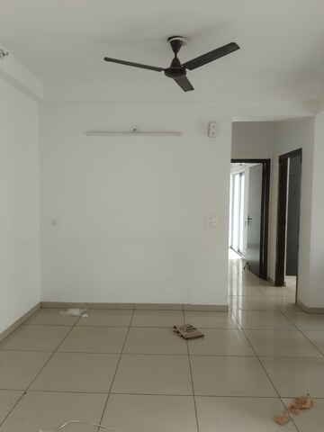 2 BHK Apartment For Rent in Gulshan Bellina, Sector 16 Greater Noida