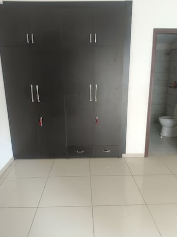 Room in 2 BHK Apartment at Gulshan Bellina, Sector 16 Greater Noida – for Rent