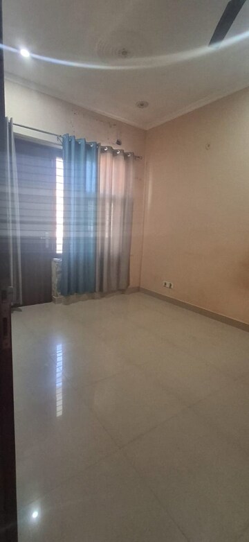 Room in 2 BHK Builder Floor at Sector 47 – for Rent