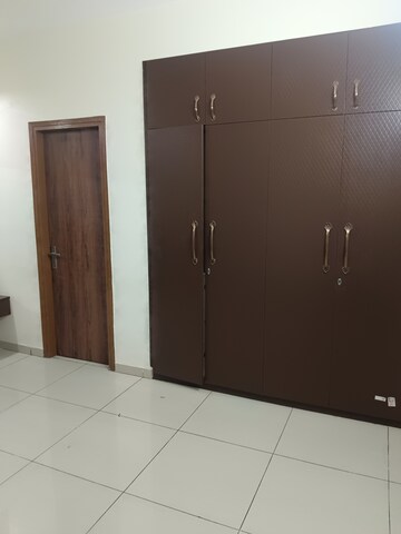 Room in 2 BHK Apartment at Gulshan Bellina, Sector 16 Greater Noida – for Rent