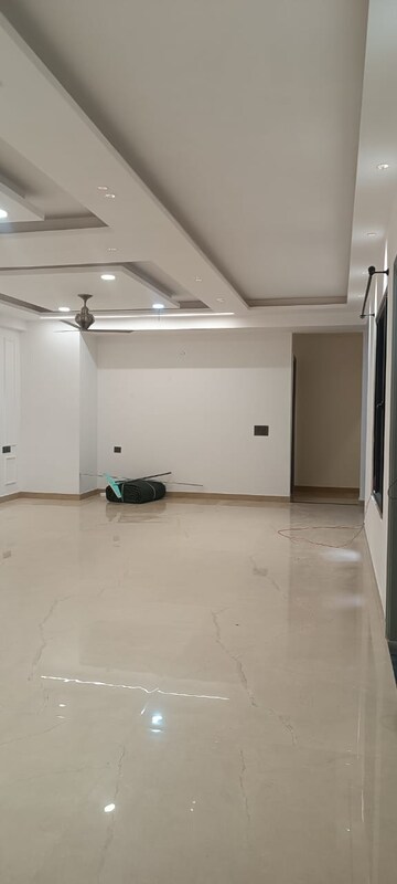 Room in 4 BHK Independent House at Sector 50 – for Rent