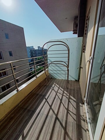 Balcony in Studio Builder Floor at Sector 32 – for Rent