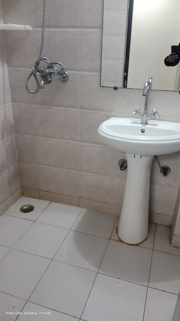 Bathroom, gaur-city-1st-avenue 3 Bedroom 894 Sq.Ft. Apartment In Sector 4 Greater Noida Greater Noida 8601433