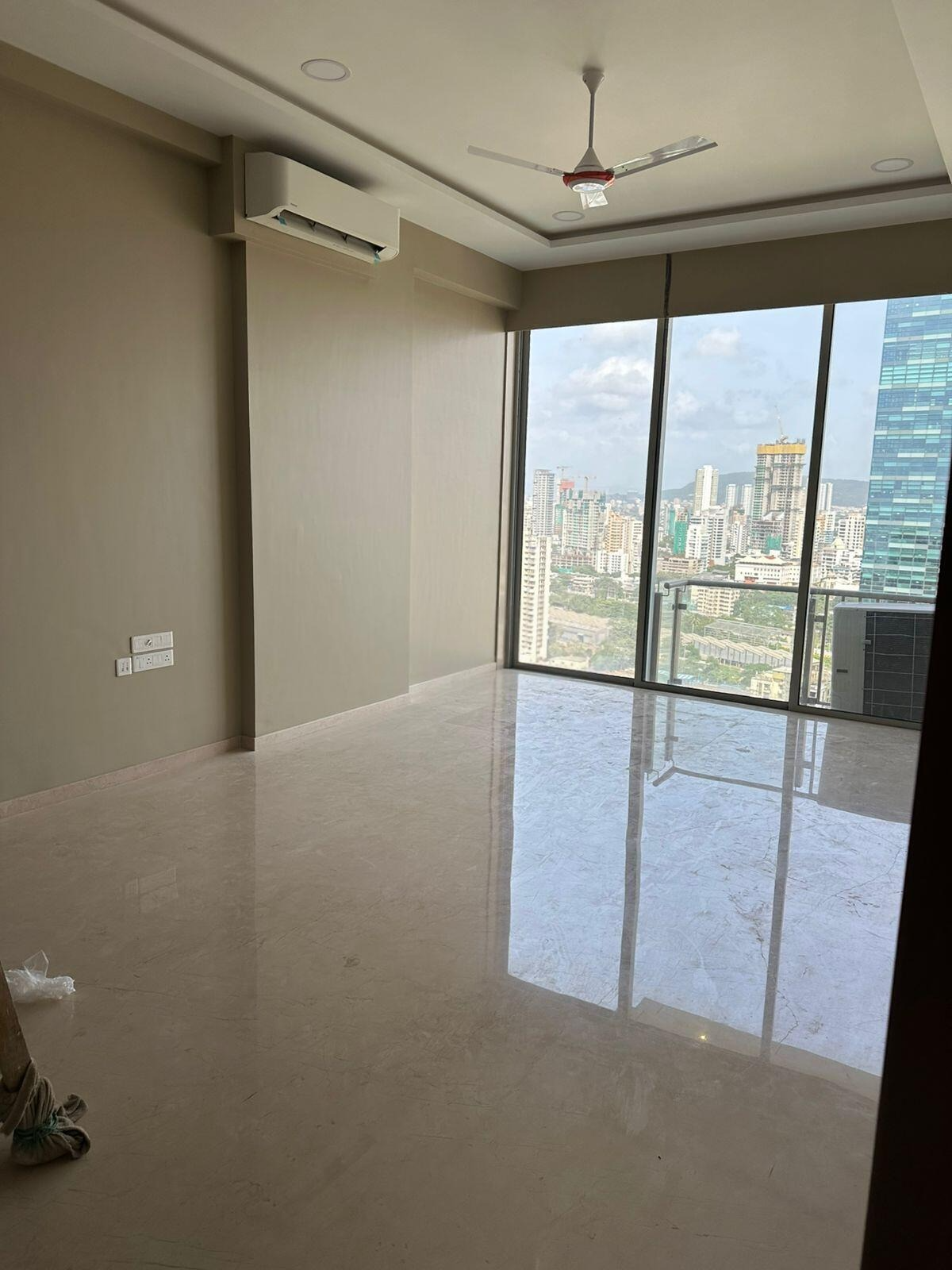 4 BHK + Pooja Room,Servant Room Apartment For Rent in Kohinoor Square Altissimo