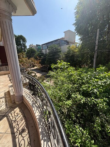 Balcony in 3 BHK Builder Floor at Sector 40 – for Rent