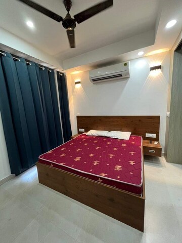 Bedroom in 1 BHK Builder Floor at Sushant Vyapaar Kendra, Sector 43 – for Rent